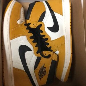 Nike Men's Athletic Shoes in Yellow and Black